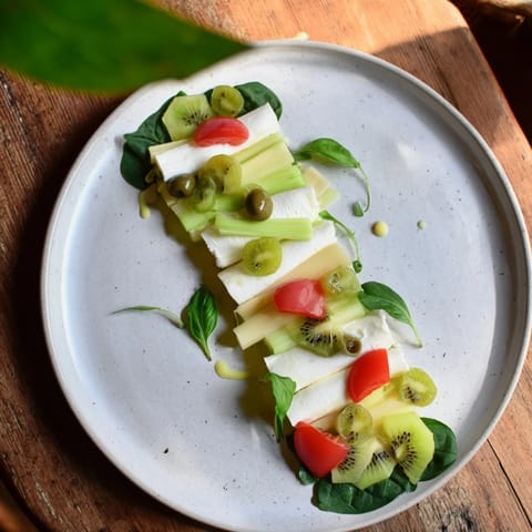 Here are the three ALT texts for the "Emerald Isle Greenscape" salad photo: